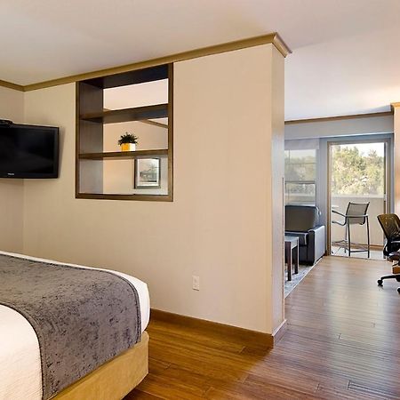 Clubhouse Hotel And Suites Pierre Exteriér fotografie