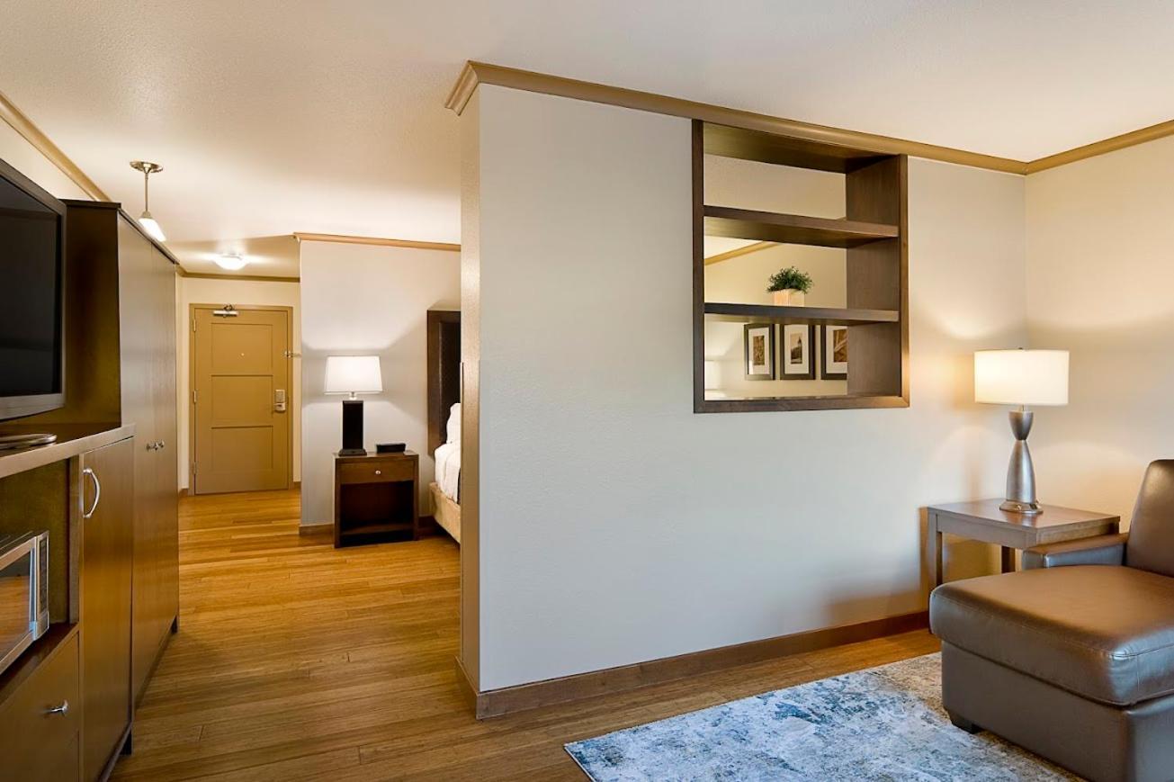 Clubhouse Hotel And Suites Pierre Exteriér fotografie