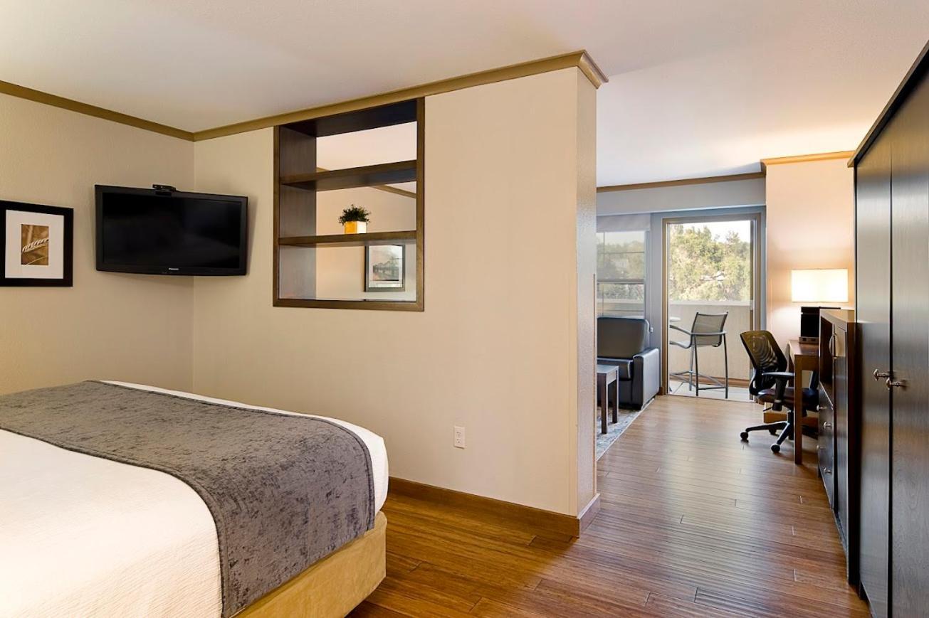 Clubhouse Hotel And Suites Pierre Exteriér fotografie