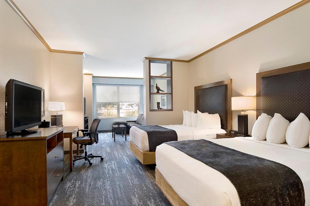 Clubhouse Hotel And Suites Pierre Exteriér fotografie