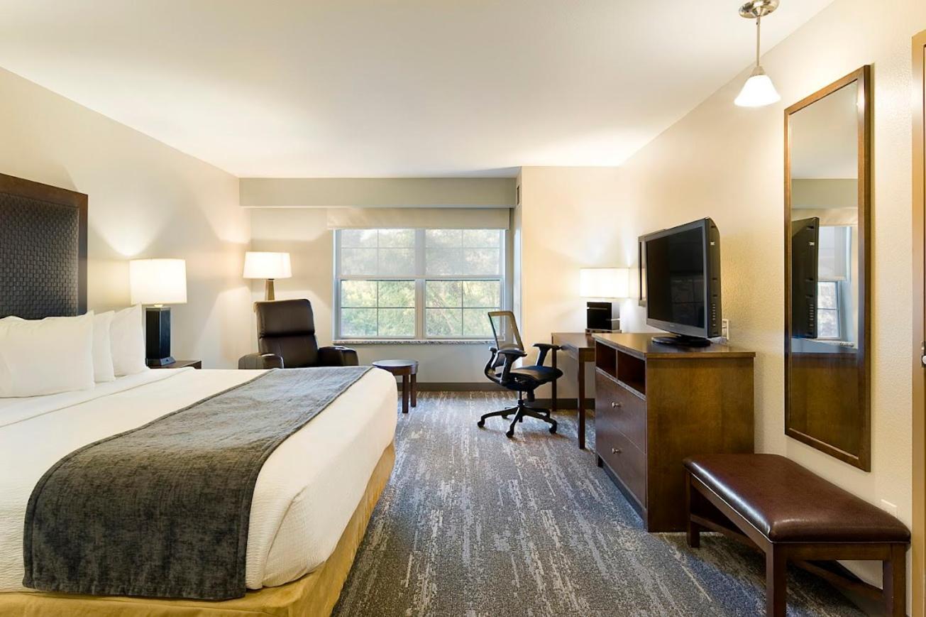 Clubhouse Hotel And Suites Pierre Exteriér fotografie